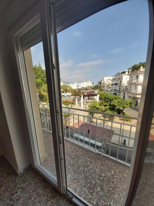 Appartamento Completo Con 3 Amplios Y Gran Azotea Privada Nerja